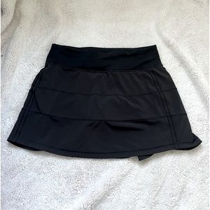 Hi! I’m selling a pace rival mid-rise skirt from Lululemon! Size 4 Tall